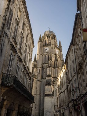 SAINTES, FRANCE - 09 Eylül 2017: Echevinage Müzesi 'ndeki kulenin dış görünüşü (Muse de l' chevinage)