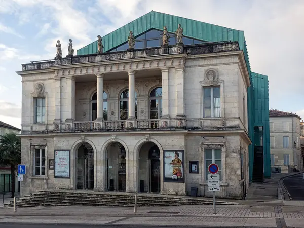 SAINTES, FRANCE - 09 Eylül 2017 Galya Tiyatrosu 'nun dış görünüşü