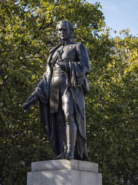 LONDON, İngiltere - 29 Eylül 2018: Trafalgar Meydanı 'nda General Charles James Napier' in anısına dikilen heykel