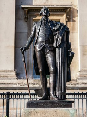 LONDON, İngiltere - Eylül LONDON, İngiltere - 29 Eylül 2018: Trafalgar Meydanı 'nda George Washington' un Anıt Heykeli