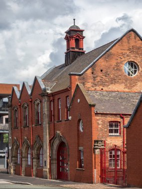BIRMINGHAM, İngiltere - 28 Mayıs 2019: Albion Caddesi 'ndeki Eski İtfaiye İstasyonu, şu anda Mücevher Mahallesi' nde ticari bir ofis