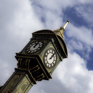 BIRMINGHAM, İngiltere - 28 Mayıs 2019: Mücevher Bölgesi 'nde bir Edwardian dökme saat kulesi olan Hazinedar Saati' nin kapatılması