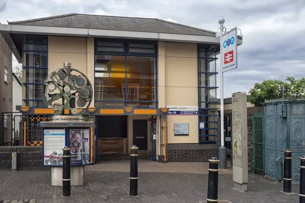 BIRMINGHAM, İngiltere - 28 Mayıs 2019: Mücevher Mahallesi, Vyse Caddesi 'nde birleşik bir tren istasyonu ve tramvay durağı