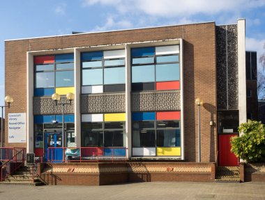 LOWESTOFT, SUFFOLK, İngiltere - 22 Şubat 2018: Lowestoft Central Library and Suffolk Record Office on Clapham Road