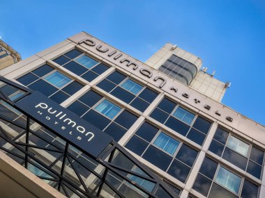 LONDON, İngiltere - 08 Mart 2018 Pullman Londra St Pancras Oteli 'nin dışı