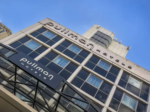 LONDON, İngiltere - 08 Mart 2018 Pullman Londra St Pancras Oteli 'nin dışı