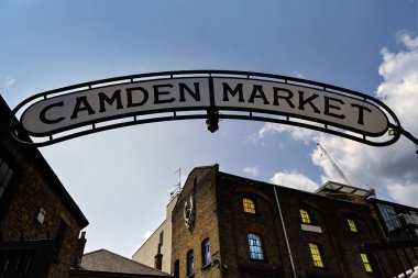 LONDON, İngiltere - 31 Mayıs 2025: Camden Market için imza
