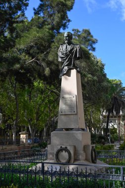 VALLETTA, MALTA - 18 Nisan 2025: Sir Adrian Dingli 'nin Maglio Gardens' taki (Gnien tal-Maglio)