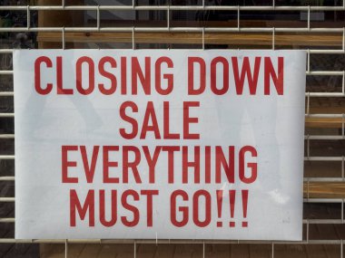 Kapatılan dükkânı imzalayın - Kapatılan Her şey Gitmeli