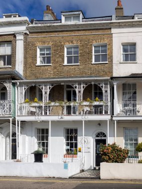 GÜNEY-ON-SEA, ESSEX UK - 29 Mart 2018: Royal Terrace 'daki Gürcü teras evi