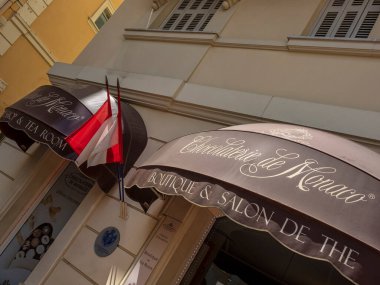 MONACO - 26 Mayıs 2018: De La Ziyaret Yeri 'ndeki Chocolaterie de Monaco' nun dışı