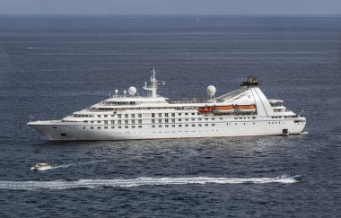 MONACO - 26 Mayıs 2018 Windstar Cruises tarafından işletilen Star Pride lüks yolcu gemisi kıyıya demir attı.