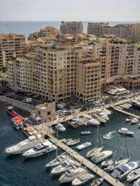 MONACO - 26 Mayıs 2018: Fontvieille Limanı (Port de Fontvieille))