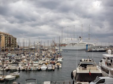 GÜZEL, FRANCE - 28 MAYIS 2018 Port de Nic Limanı 'na bakın