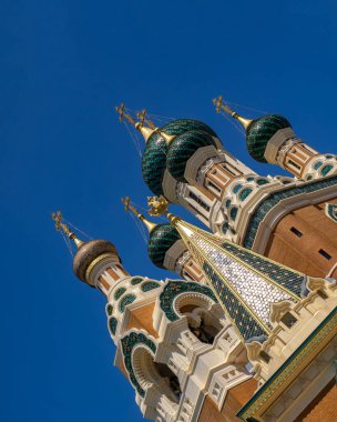 GÜZEL, FRANCE - 29 Mayıs 2018: St. Nicholas Rus Ortodoks Katedrali 'nin dış görünüşü