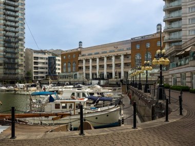 LONDON, İngiltere - 23 Haziran 2018: Chelsea Limanı 'ndaki marinaya bakın