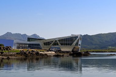 LEKNES, LOFOTEN Adaları, NORWay - HAZİRAN 01, 2025: Biyoloji Merkezi 'nin dış görünümü