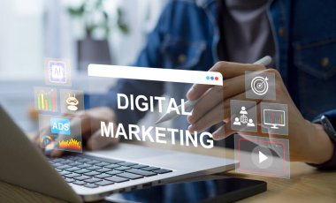 Dijital pazarlama teknolojisi konsepti, SEO optimizasyonu, sosyal medya stratejisi satışları teşvik etmek, e-ticaret reklamcılığı yaratıcı, çevrimiçi reklam araçları, ürün tanıtımı.