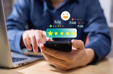 Çevrimiçi müşteri memnuniyeti anket hizmeti konsepti, işadamı değerlendirmeleri ve müşteri değerlendirmeleri deneyimi, tüketiciler 5 yıldız ve kalite hakkında geri bildirim.