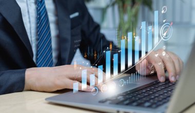 Şirketin mali bilançosunu dijital bir grafik kullanarak analiz etme fikri. Şirketin uzun vadeli yatırımları için yıllık mali bütçesi planlanıyor.