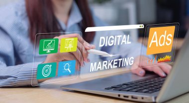 Sosyal medya reklamcılığının dijital pazarlama ve çevrimiçi tanıtım stratejisi, SEO AI ve bilgi, e-ticaret ve çevrimiçi reklamcılık yoluyla müşterilerin yerini tespit etmek ve katılımını artırmak için yaratıcı araçlardır..