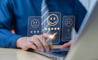 Müşteri memnuniyeti anketi konsepti, çevrimiçi uygulamalar yoluyla hizmet deneyimlerinin işletme kullanıcı derecelendirme itibarının bir sıralamasına yol açan hizmet kalitesinin değerlendirilmesi.