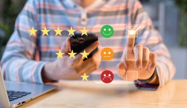 Kullanıcılar hizmet hizmeti deneyimini çevrimiçi uygulama üzerinden değerlendirerek müşteri geribildirim ve hizmet kalitesi değerlendirmesi için dijital anket platformu üzerinden tatmin verileri sağlıyorlar