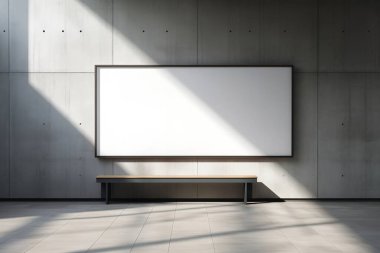 Beton bir bankın üzerine monte edilmiş boş bir ilan panosunun olduğu temiz, minimalist bir iç mekan. Reklam modelleri veya sunumlar için mükemmel. Ticari veya kamusal alan ayarları için ideal.