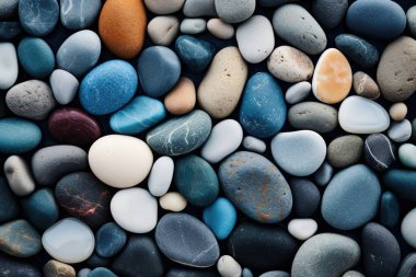 Pürüzsüz, renkli deniz taşları ve çakıl taşları sakin bir plaj sahnesi yaratır. Doğa, spa veya zen temalı tasarımlar için idealdir; arkaplan veya doku olarak mükemmeldir.