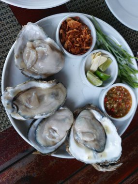 Lezzetli Asya yemeklerinin yakın görüntüsü