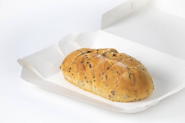 Küçük tepeler şeklinde yeşil çimenler genellikle arka plan ve doku için bahçenin önündeki bahçe dekorasyonu için yapılır.