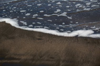 Yumuşak kum plajındaki okyanus dalgası. arka plan.