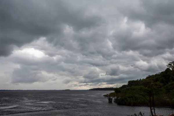 Hermosa Vista Las Fuertes Nubes Lluvia Sobre Río Negro Anavilhanas —  Fotos de Stock