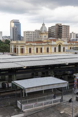 Brezilya 'nın Minas Gerais kentindeki Belo Horizonte şehrindeki tarihi merkez tren istasyonu binasının güzel manzarası.