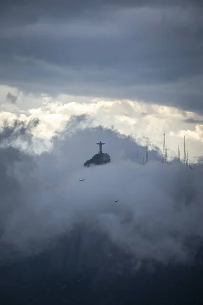 Мбаппе Вид Горы Сахарная Голова Гору Христа Искупителя Между Облаками — стоковое фото