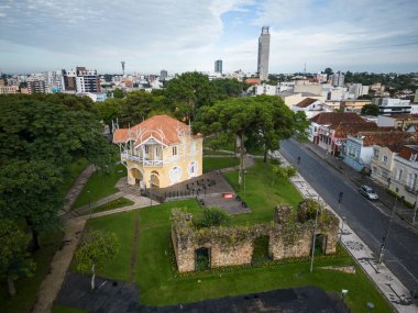Curitiba, Paran, Brezilya 'daki tarihi şehir binalarının güzel hava manzarası.