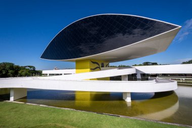 Oscar Niemeyer 'in Curitiba' daki modern mimari müzesi, Paran, Brezilya 'nın başkenti..