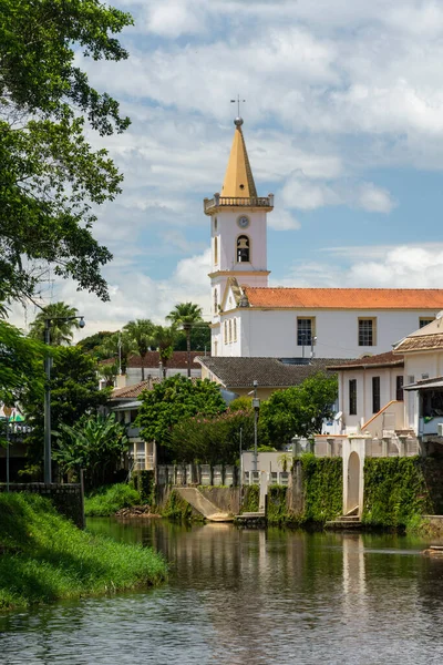 小さな町で古い歴史的な都市の建物や川への美しい景色 Morretes Paran Brazil — ストック写真