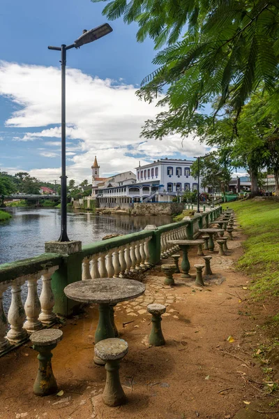 巴西巴拉那莫雷茨小镇古老的历史建筑和河流美景 — 图库照片