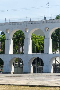 Lapa, Rio de Janeiro, Brezilya 'daki tarihi beyaz su kemerine güzel bir manzara