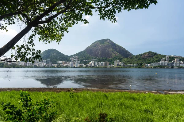 Hermosa Vista Laguna Urbana Zona Verde Con Montañas Río Janeiro — Foto de Stock
