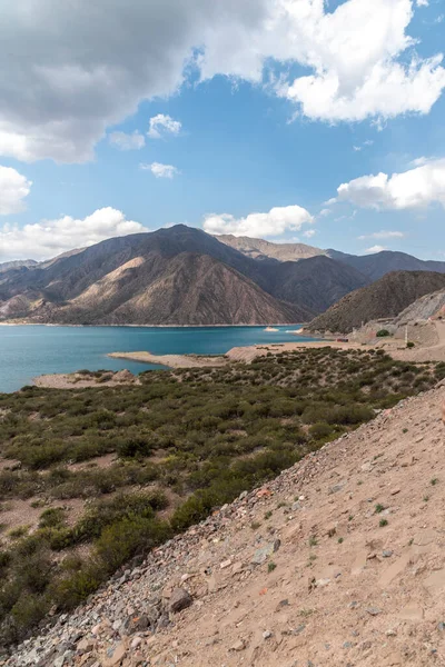 Prachtig Uitzicht Het Blauwe Meer Woestijn Van Het Andesgebergte Nabij — Stockfoto