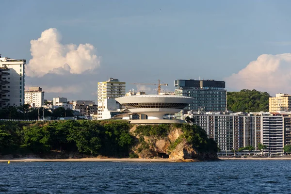 Вид Белое Здание Музея Современной Архитектуры Нитери Рио Жанейро Бразилия — стоковое фото