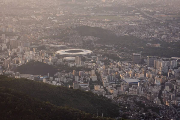 ジャネイロ ブラジルの都市の建物やマラカンサッカースタジアムへの美しい航空ビュー — ストック写真