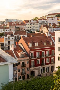 Lizbon 'un merkezinde, Portekiz' de eski geleneksel ampüllere güzel manzara