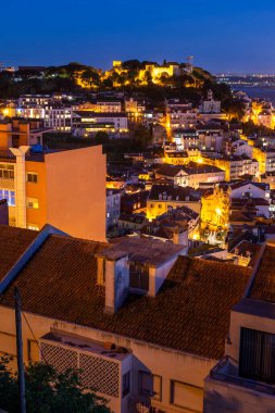 Lizbon 'un merkezinde, Portekiz' de eski geleneksel ampüllere güzel manzara