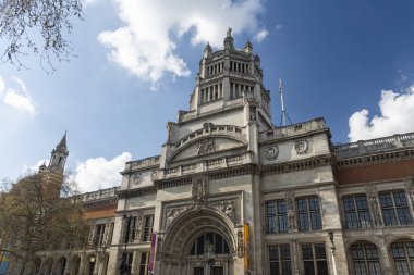 Victoria ve Albert Müzesi 'nin güzel manzarası. Londra, İngiltere' deki tarihi bina.