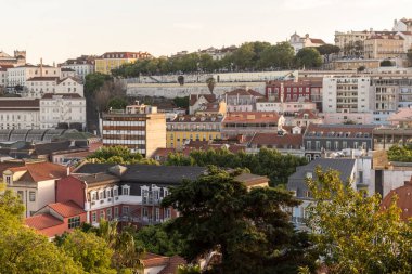 Lizbon 'un merkezinde, Portekiz' de eski geleneksel ampüllere güzel manzara