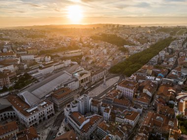 Lizbon, Portekiz 'deki eski tarihi binaların güzel hava manzarası