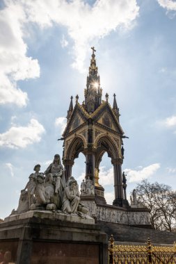 Kensington Bahçeleri 'ndeki Albert Anıtı' nın güzel manzarası, Londra, İngiltere, İngiltere.